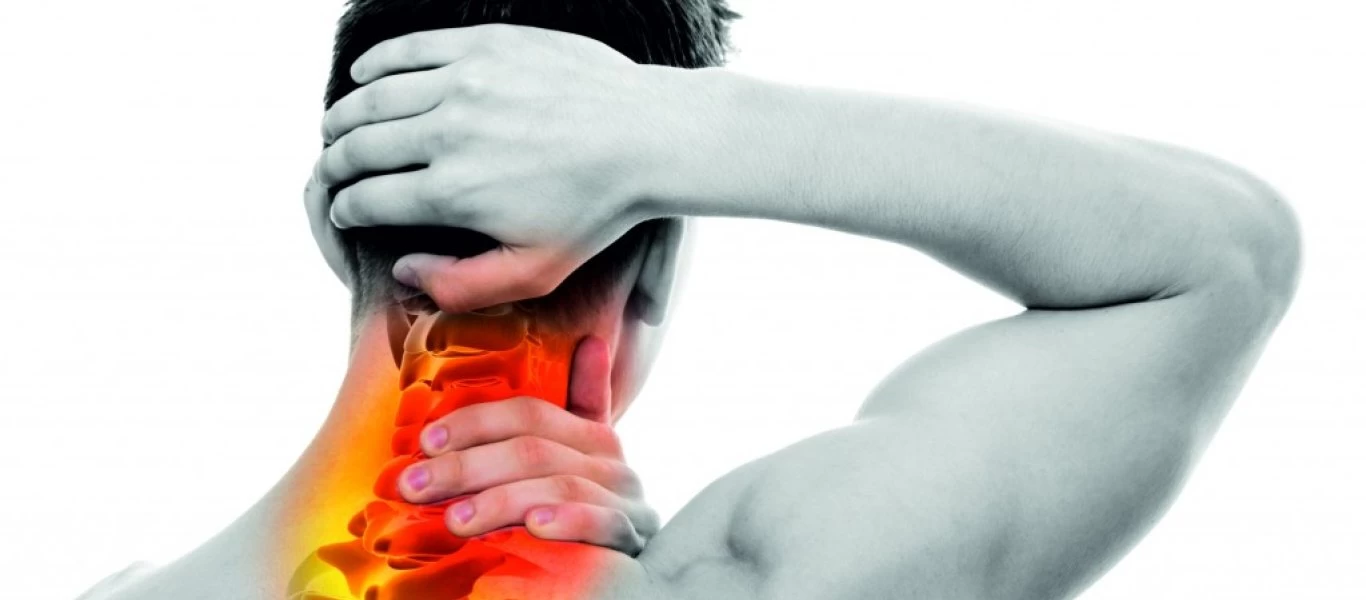 Πόνος στον αυχένα: Τέσσερις κινήσεις για να υποχωρήσει μέσα σε ένα λεπτό